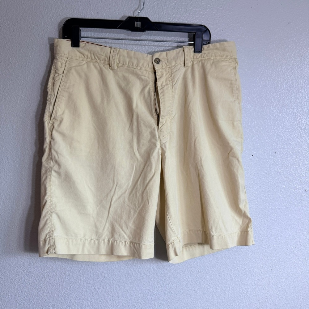 Tommy Bahama Boracay Flat Front Shorts Pale Yellow Mens Size 35 Cotton Tencel